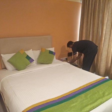 Treebo Trend Hotel Basera Poona Buitenkant foto