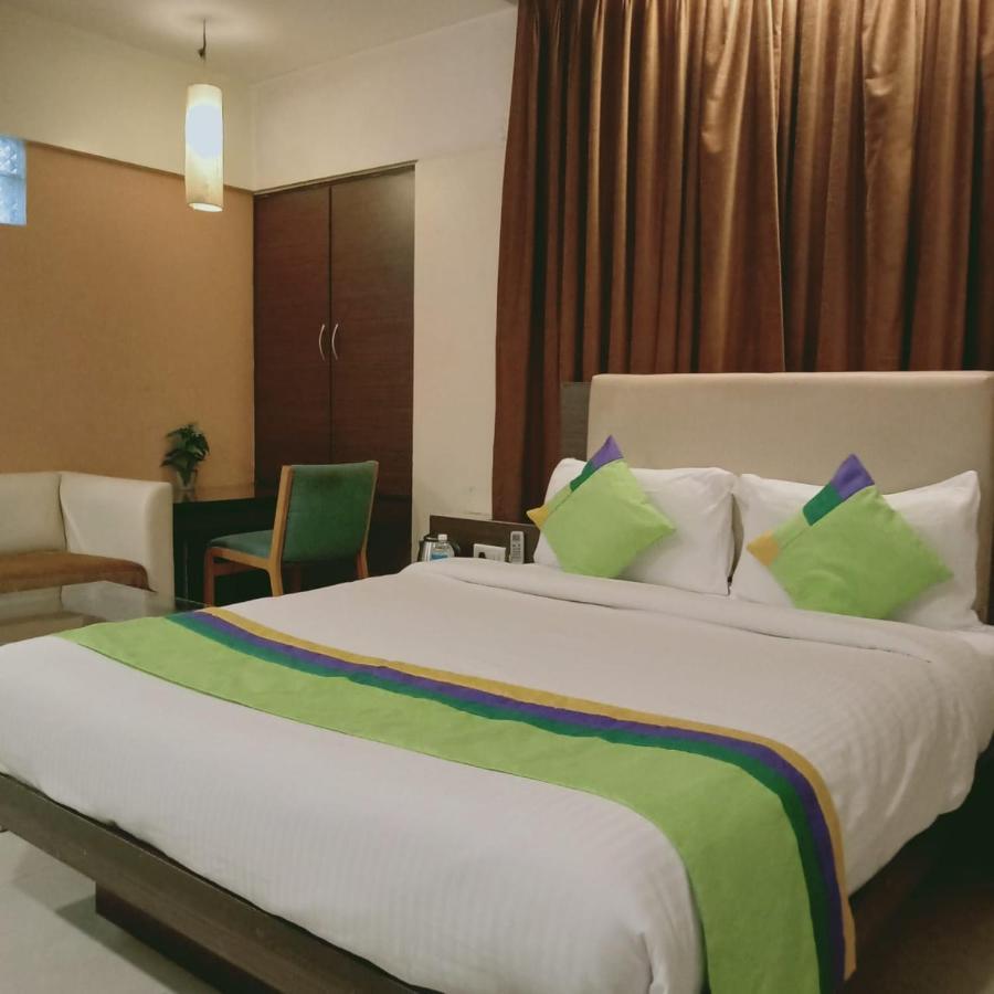 Treebo Trend Hotel Basera Poona Buitenkant foto