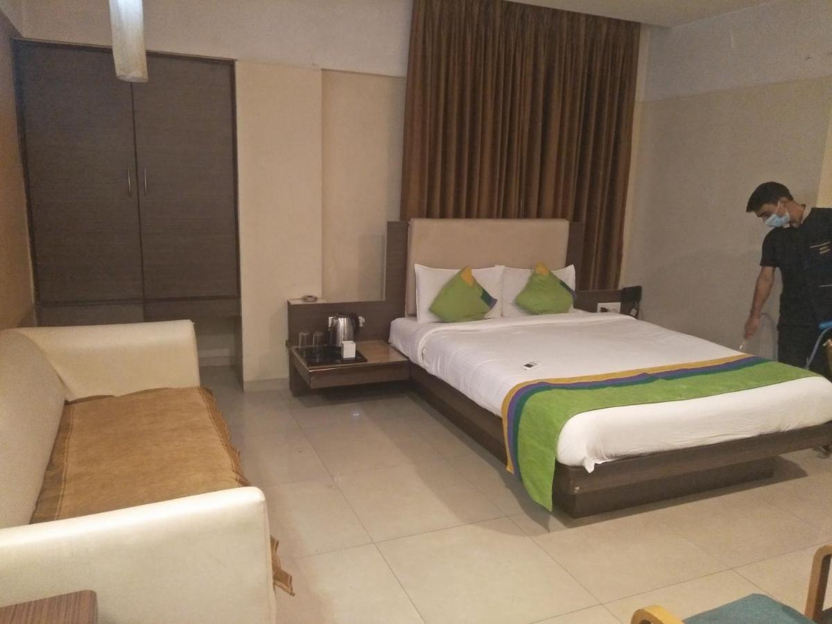 Treebo Trend Hotel Basera Poona Buitenkant foto