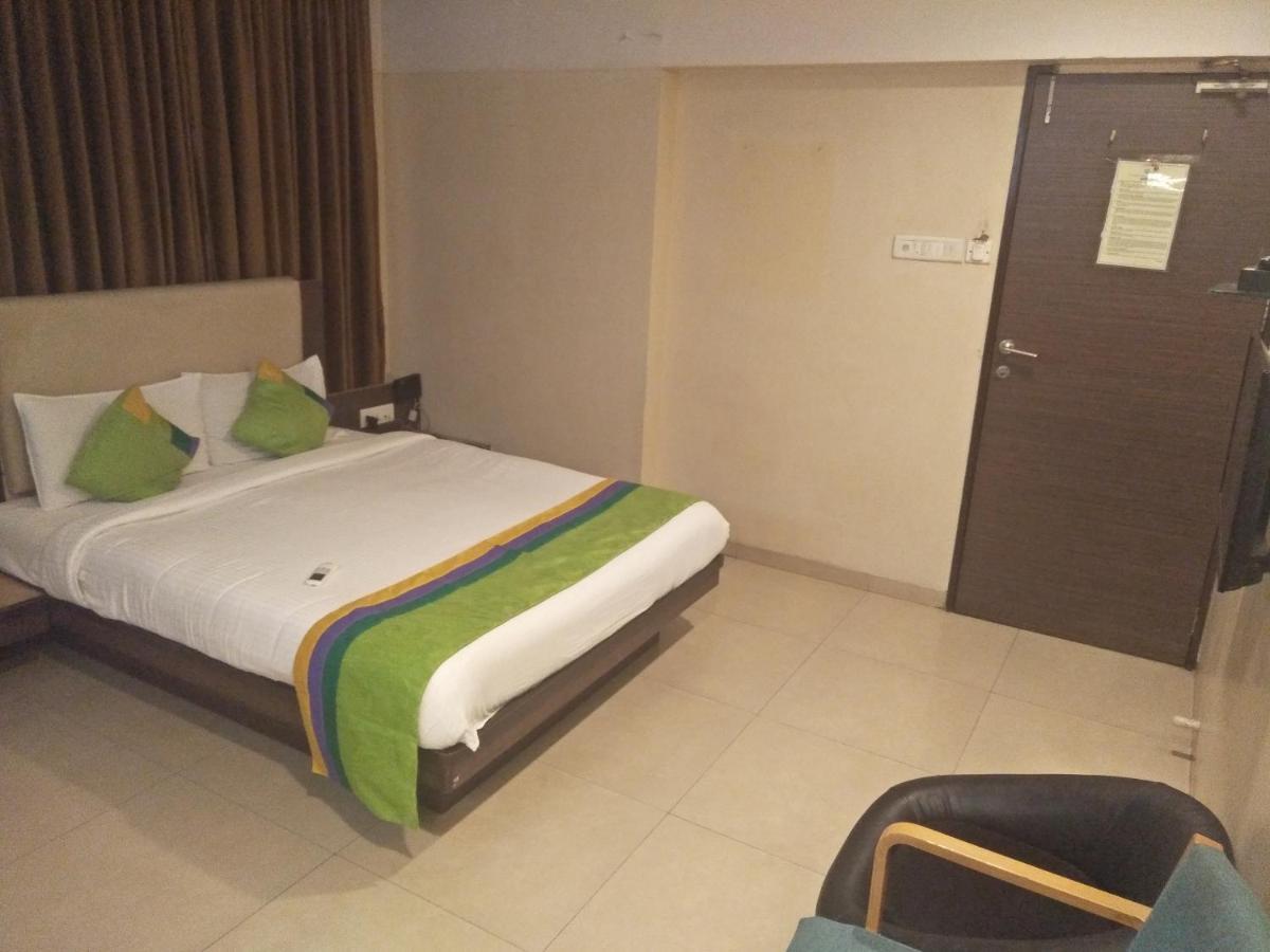 Treebo Trend Hotel Basera Poona Buitenkant foto