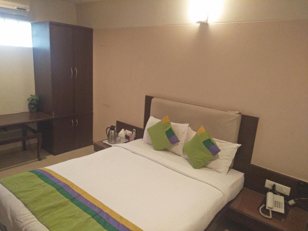 Treebo Trend Hotel Basera Poona Buitenkant foto