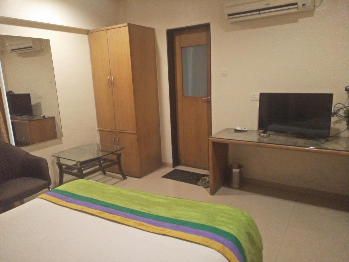Treebo Trend Hotel Basera Poona Buitenkant foto