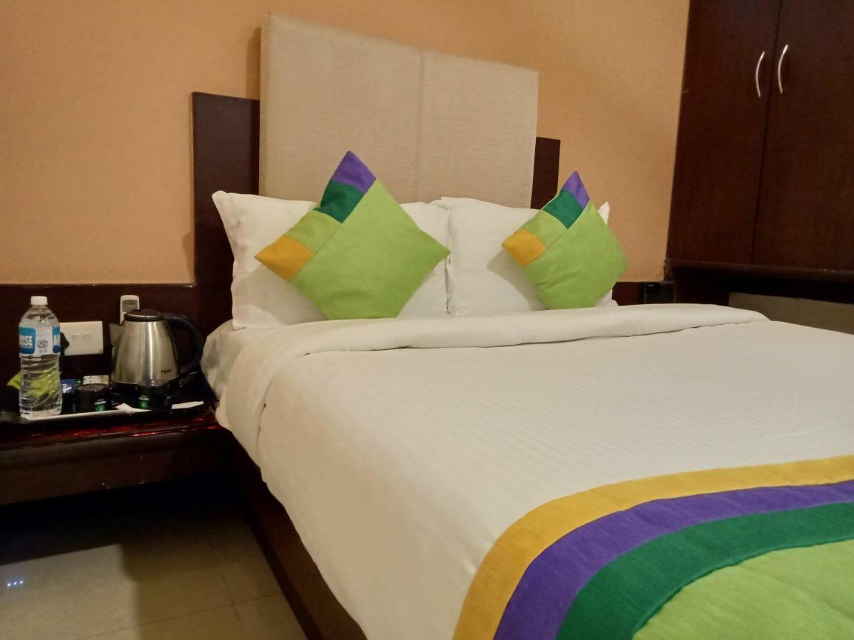 Treebo Trend Hotel Basera Poona Buitenkant foto