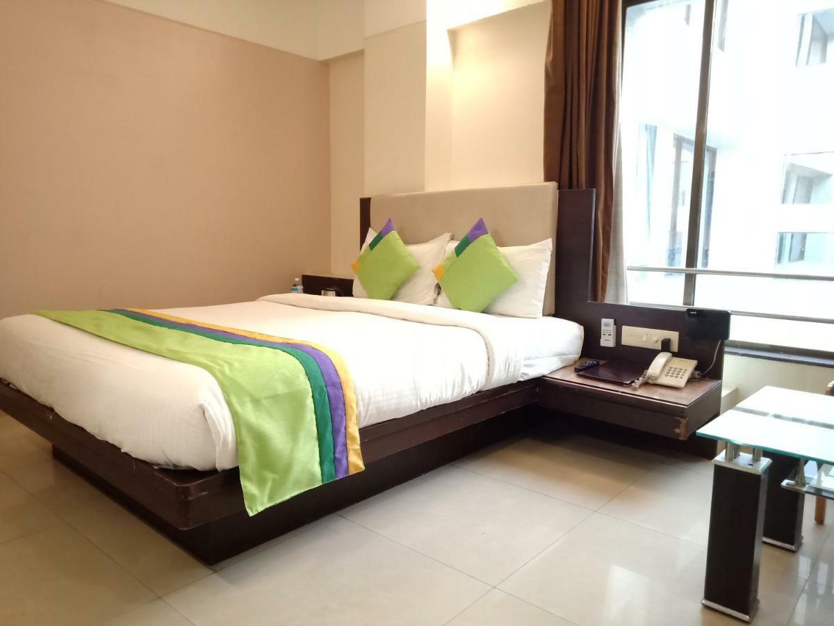 Treebo Trend Hotel Basera Poona Buitenkant foto