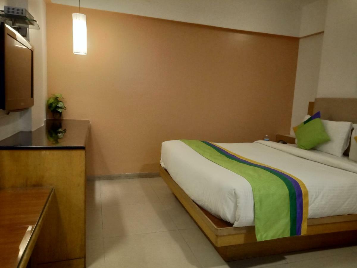 Treebo Trend Hotel Basera Poona Buitenkant foto