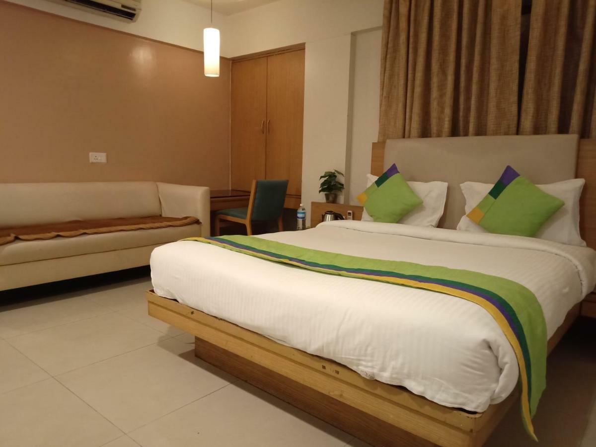 Treebo Trend Hotel Basera Poona Buitenkant foto