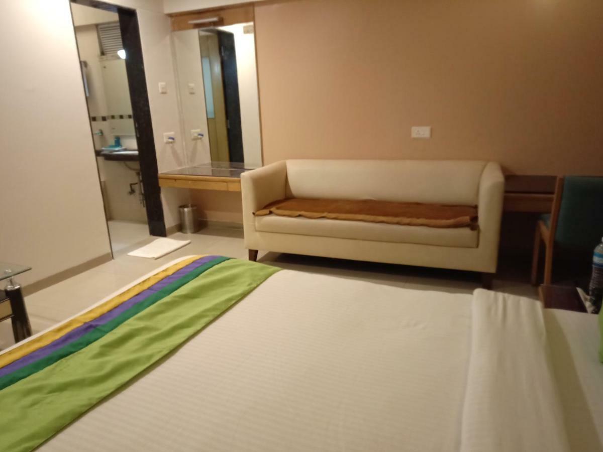 Treebo Trend Hotel Basera Poona Buitenkant foto
