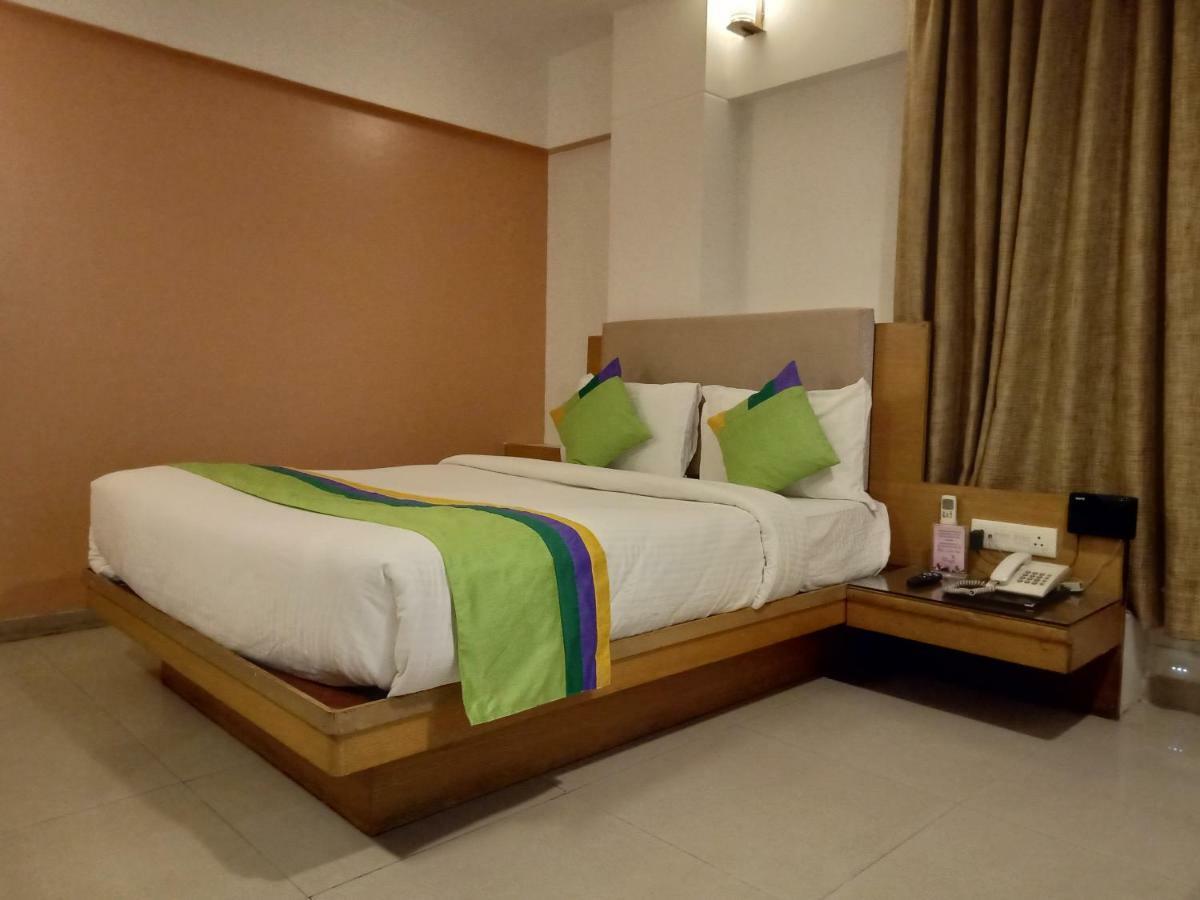 Treebo Trend Hotel Basera Poona Buitenkant foto