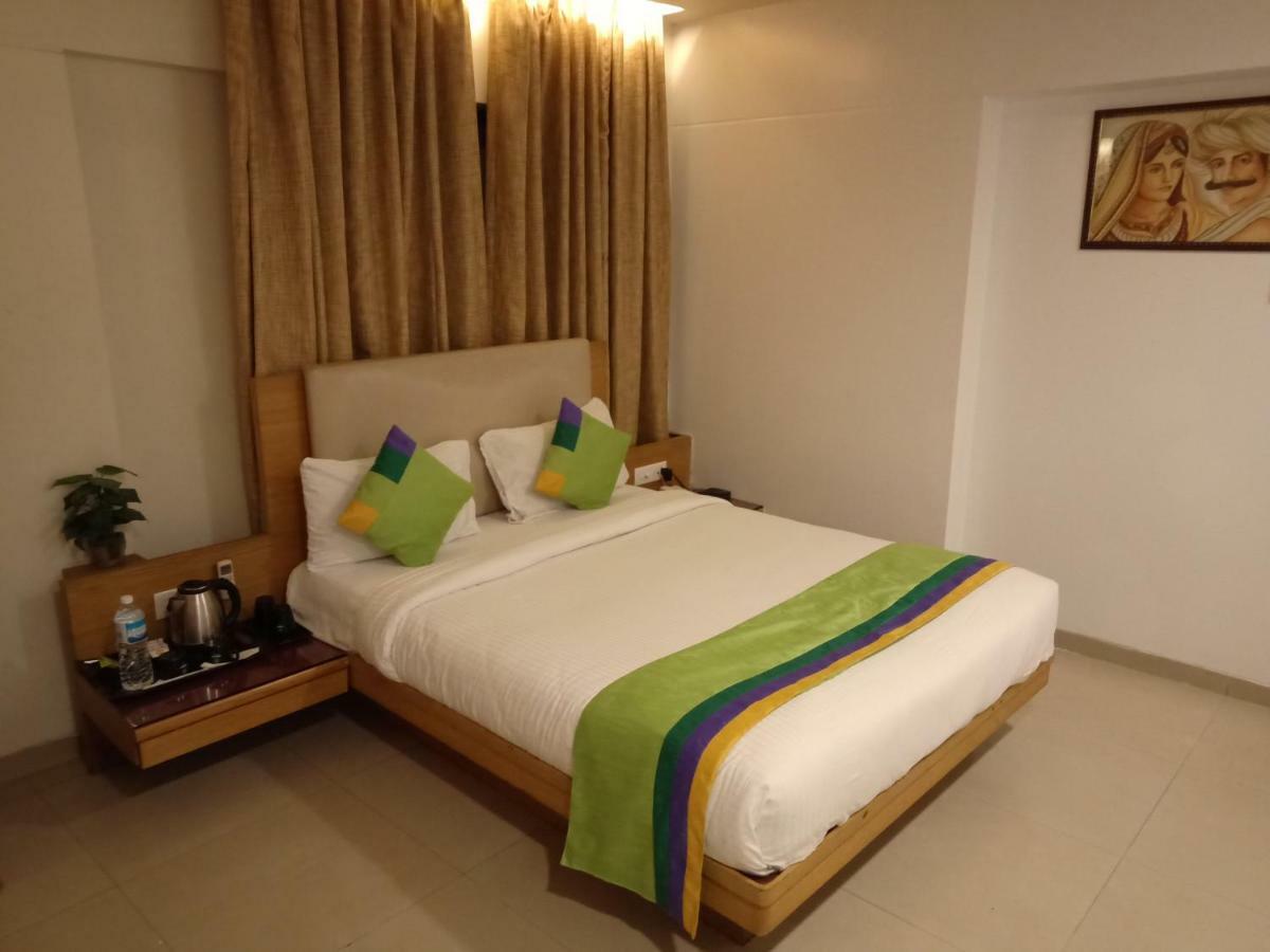 Treebo Trend Hotel Basera Poona Buitenkant foto